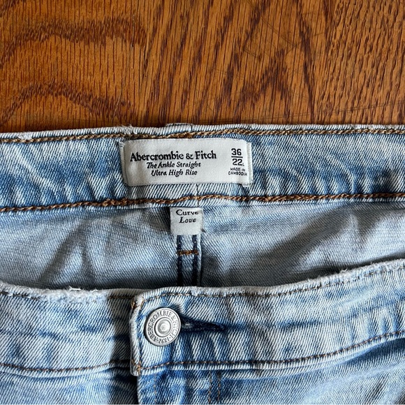 Abercrombie & Fitch Curve Love Ultra High Rise Ankle Straight Jean 36/22L - Picture 4 of 6